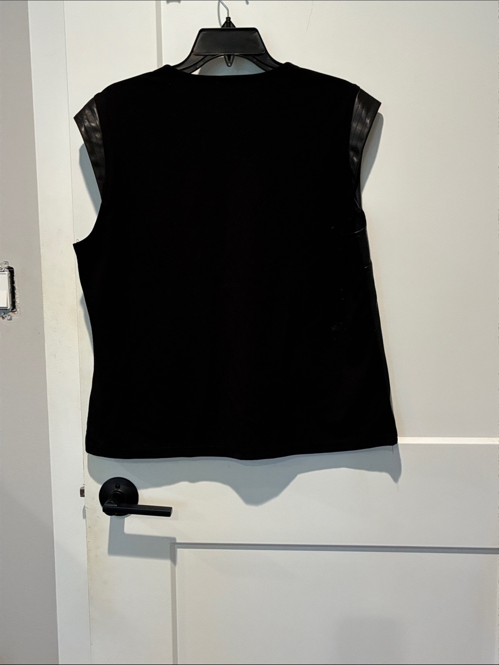 Laundry By Shelli Segal Black Faux Leather Sleeveless Tank   B31 - Picture 3 of 4